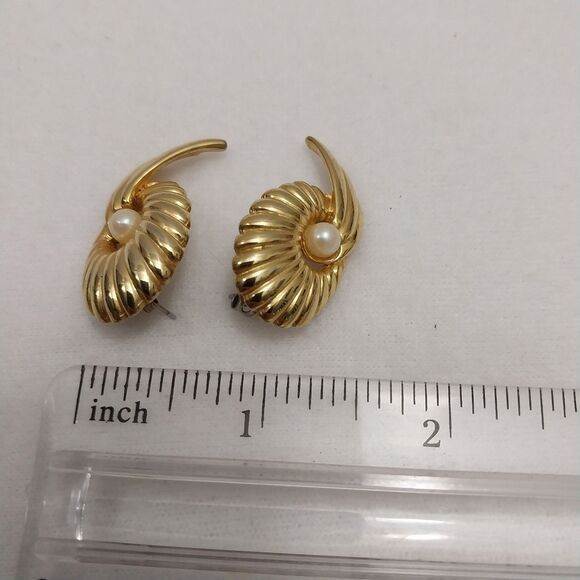 Vintage Earrings Gold Tone Wave Pattern With Faux Pearl Accent #J216 - Picture 7 of 7